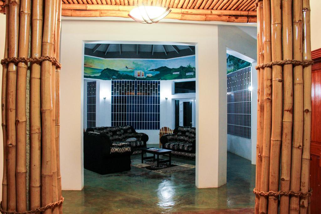 Sunshine Lodge: Your Home Away From Home Монтего Бей Екстериор снимка
