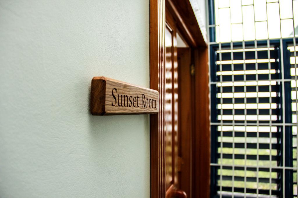 Sunshine Lodge: Your Home Away From Home Монтего Бей Екстериор снимка