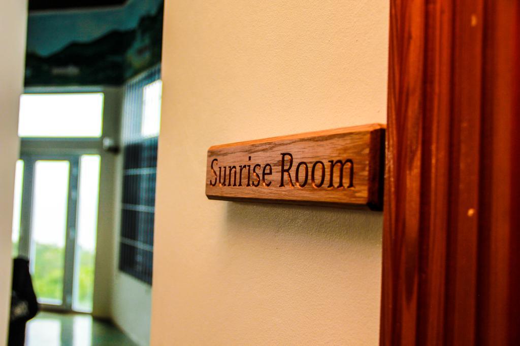 Sunshine Lodge: Your Home Away From Home Монтего Бей Екстериор снимка