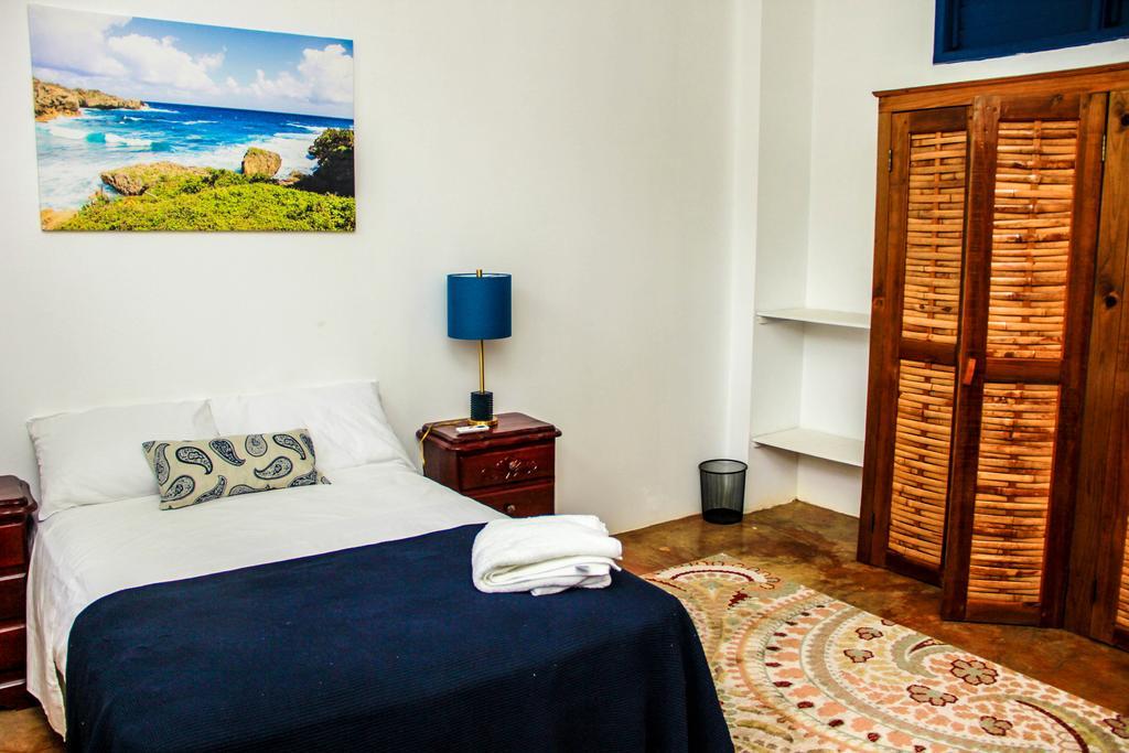 Sunshine Lodge: Your Home Away From Home Монтего Бей Екстериор снимка