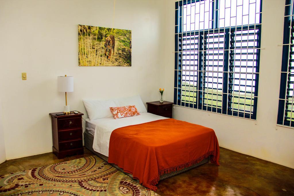 Sunshine Lodge: Your Home Away From Home Монтего Бей Екстериор снимка