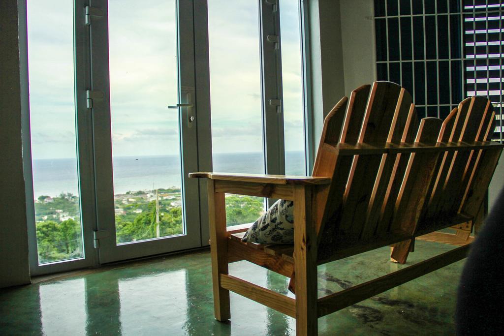 Sunshine Lodge: Your Home Away From Home Монтего Бей Екстериор снимка