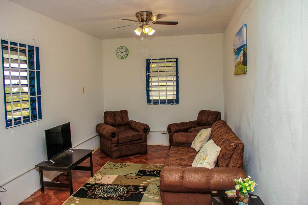 Sunshine Lodge: Your Home Away From Home Монтего Бей Екстериор снимка