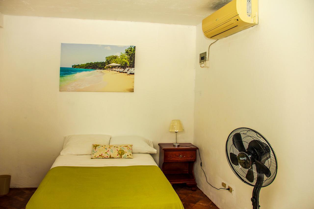 Sunshine Lodge: Your Home Away From Home Монтего Бей Екстериор снимка